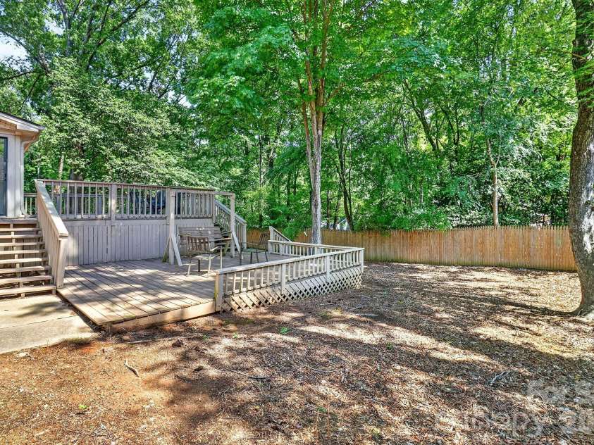6111 Patrick Place, Charlotte, NC 28210.  MLS# CAR4378572, YatesRealty ID 23815. 