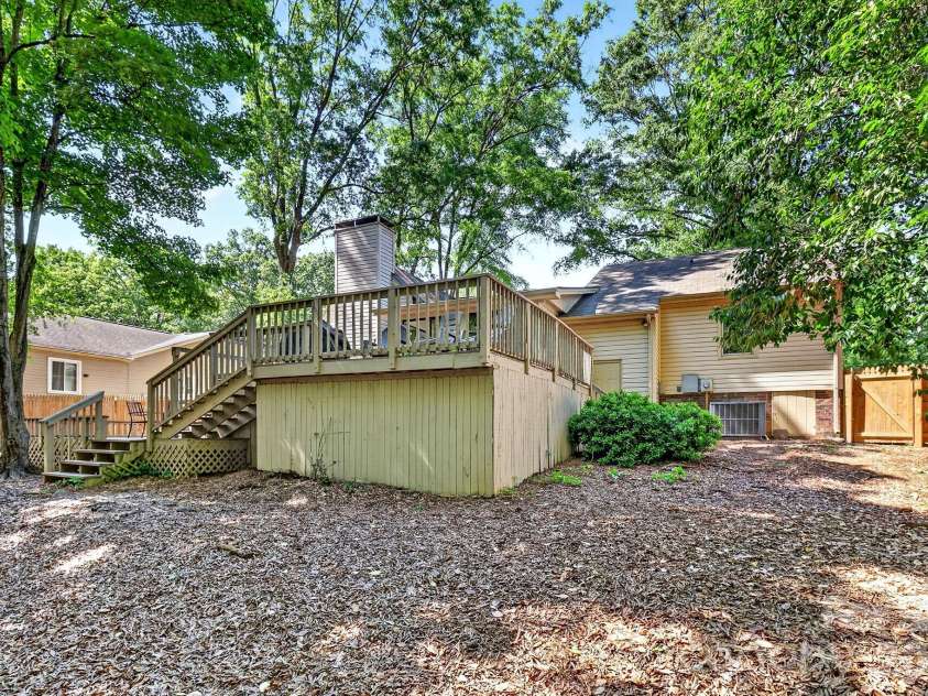 6111 Patrick Place, Charlotte, NC 28210.  MLS# CAR4378572, YatesRealty ID 23815. 