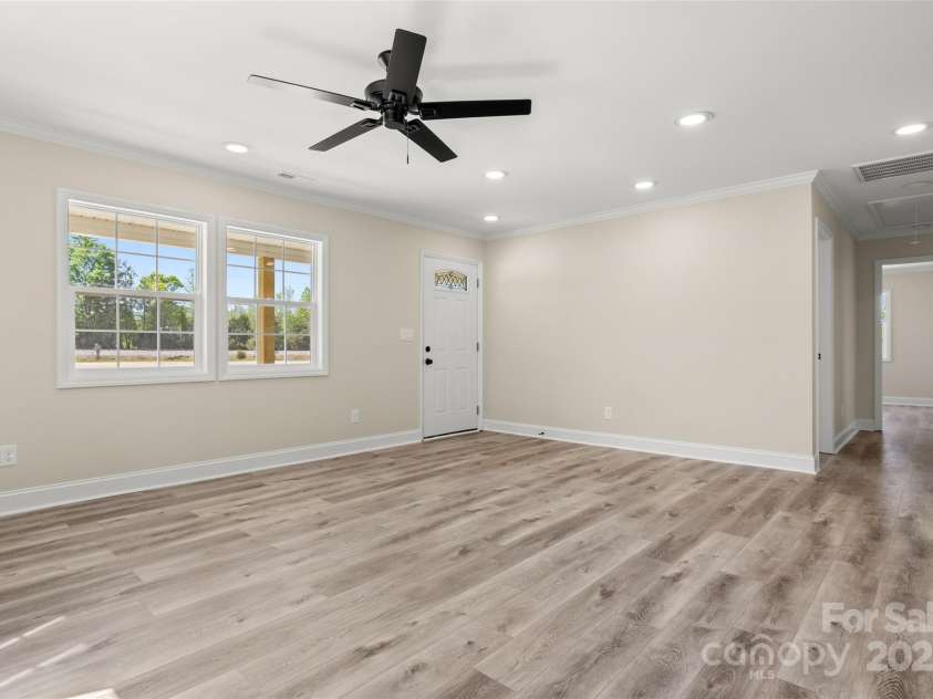 6525 Kershaw Camden Highway, Heath Springs, SC 29058.  MLS# CAR4247246, YatesRealty ID 23817. Living room