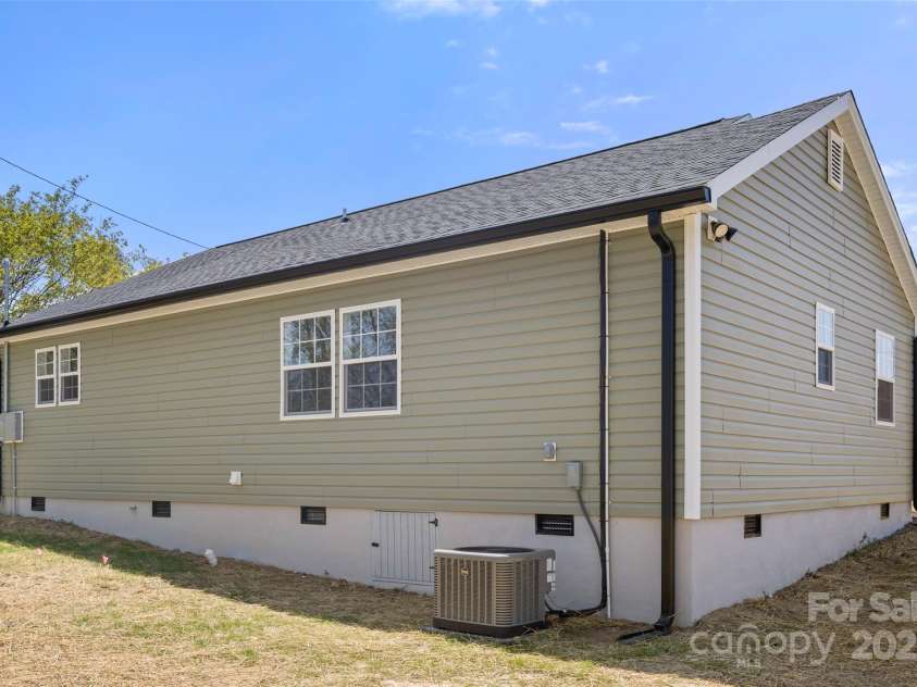 6525 Kershaw Camden Highway, Heath Springs, SC 29058.  MLS# CAR4247246, YatesRealty ID 23817. New HVAC