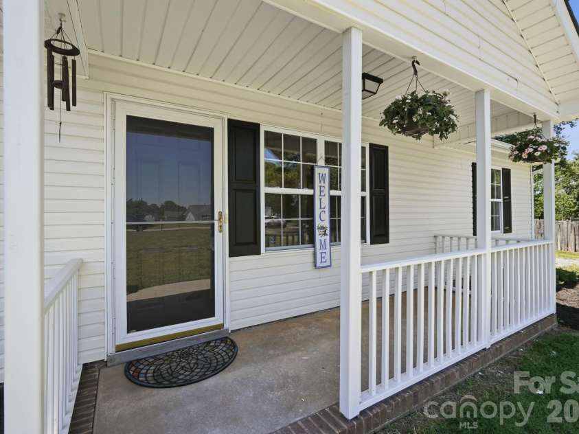 5011 Willow Run Drive, Monroe, NC 28110.  MLS# CAR4384168, YatesRealty ID 23818. 