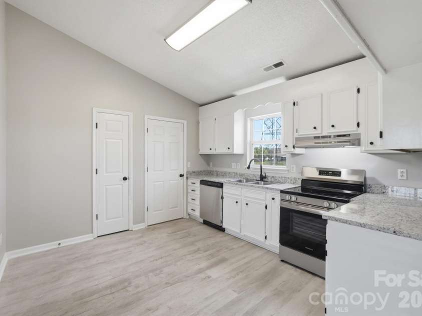 5011 Willow Run Drive, Monroe, NC 28110.  MLS# CAR4384168, YatesRealty ID 23818. 