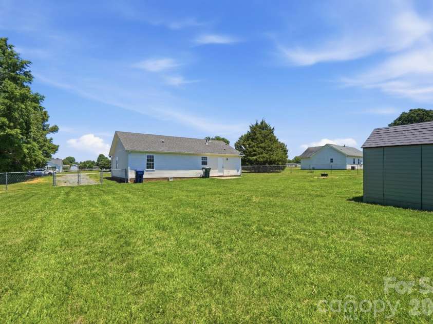 5011 Willow Run Drive, Monroe, NC 28110.  MLS# CAR4384168, YatesRealty ID 23818. 