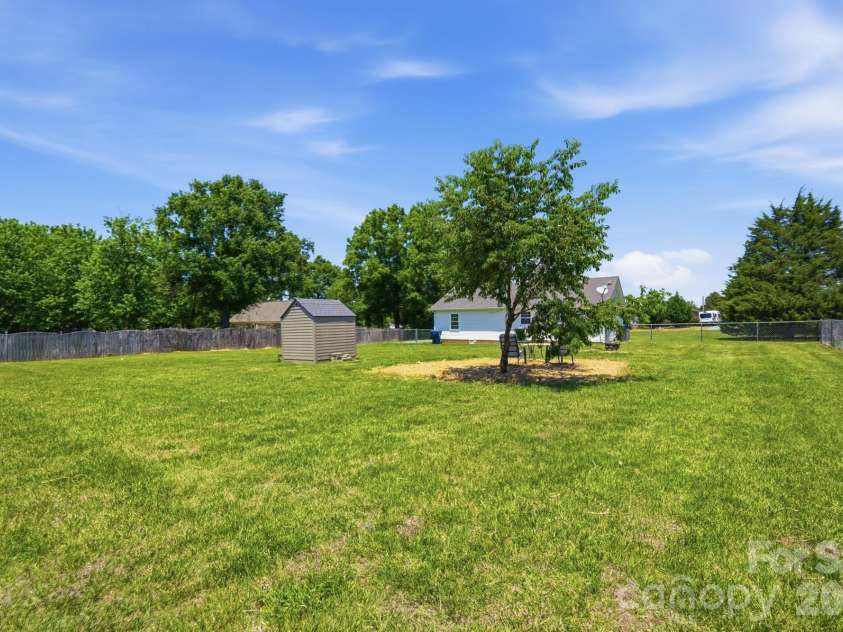 5011 Willow Run Drive, Monroe, NC 28110.  MLS# CAR4384168, YatesRealty ID 23818. 