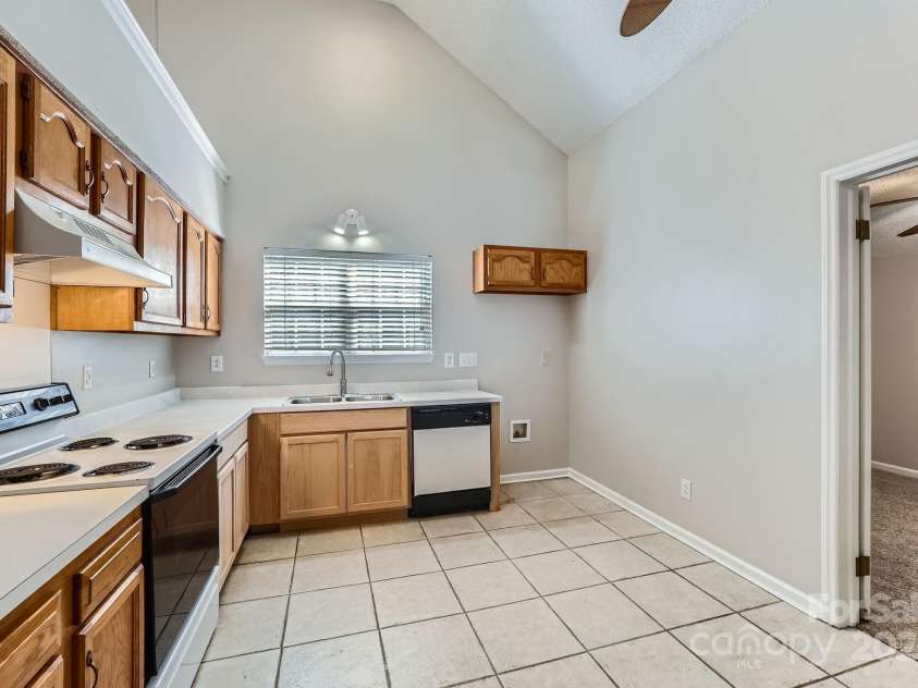 8909 Elkins Park Drive, Matthews, NC 28105.  MLS# CAR4275942, YatesRealty ID 23818. 