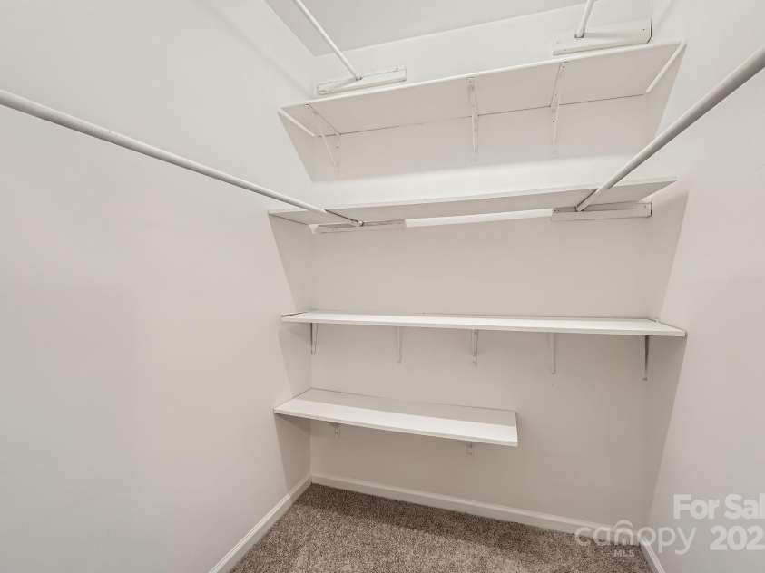 8909 Elkins Park Drive, Matthews, NC 28105.  MLS# CAR4275942, YatesRealty ID 23818. Primary walk-in closet