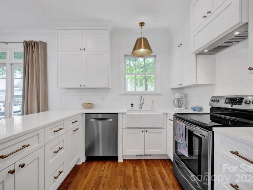 104 Edgewater Park Street, Davidson, NC 28036.  MLS# CAR4265755, YatesRealty ID 23819. Kitchen