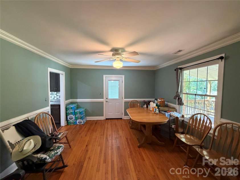 6228 Freedom Drive, Charlotte, NC 28214.  MLS# CAR4379897, YatesRealty ID 23819. DINNING ROOM