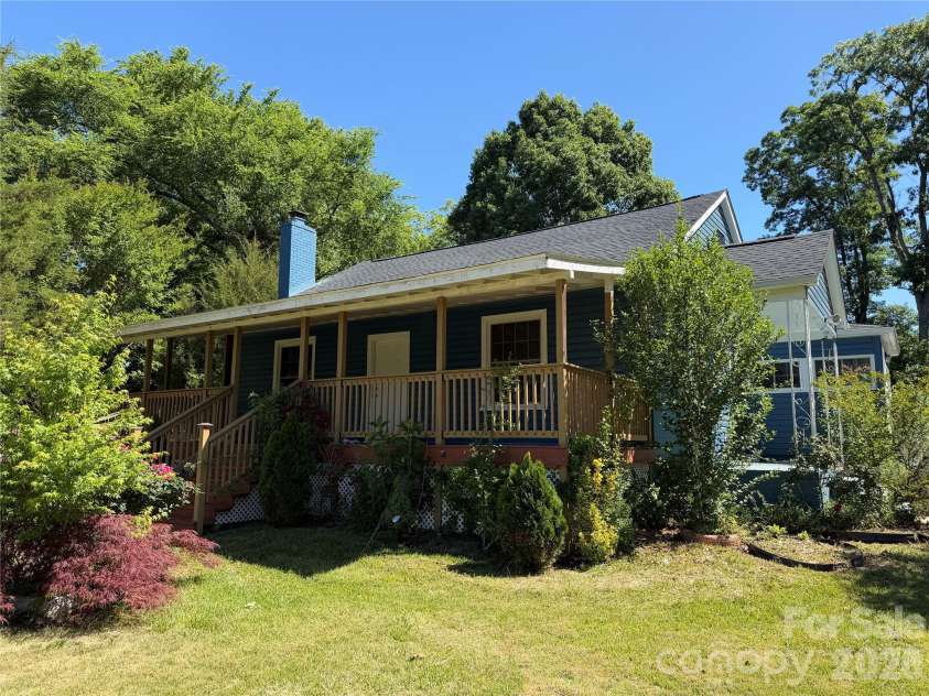 6228 Freedom Drive, Charlotte, NC 28214.  MLS# CAR4379897, YatesRealty ID 23819. FRONT