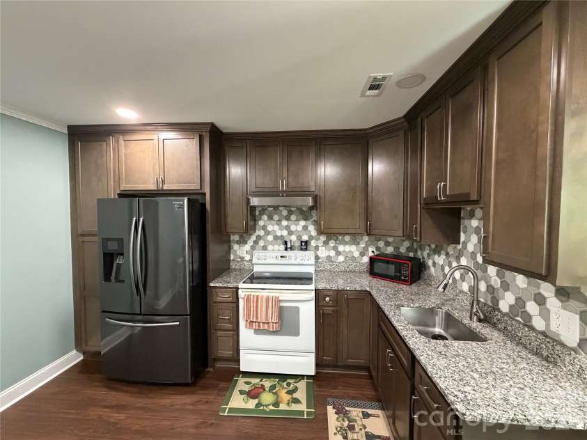 6228 Freedom Drive, Charlotte, NC 28214.  MLS# CAR4379897, YatesRealty ID 23819. KITCHEN