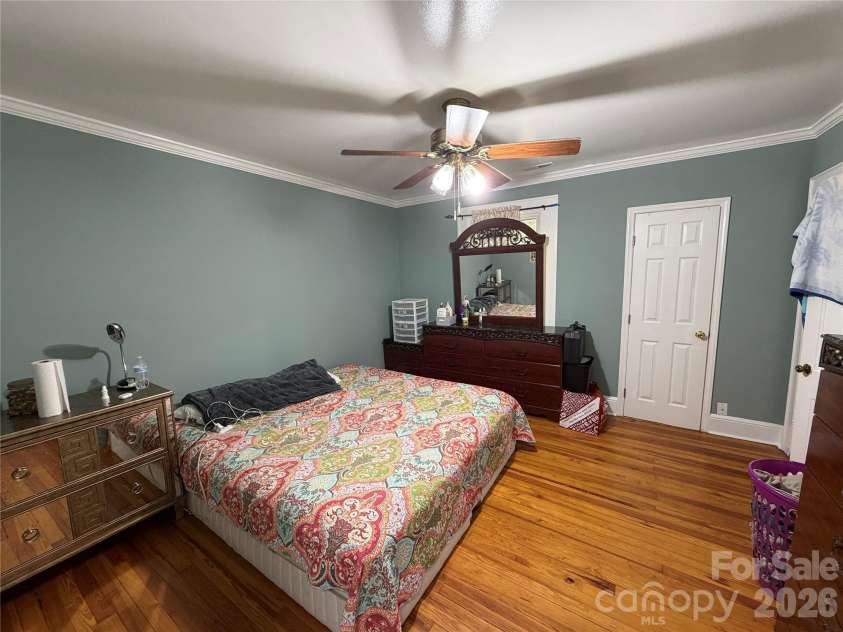 6228 Freedom Drive, Charlotte, NC 28214.  MLS# CAR4379897, YatesRealty ID 23819. PRIMARY BEDROOM