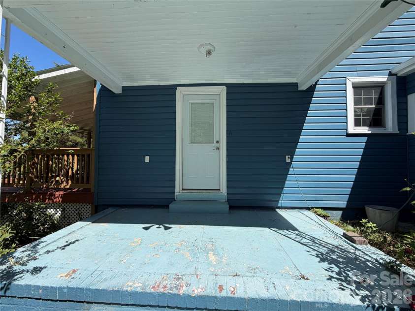 6228 Freedom Drive, Charlotte, NC 28214.  MLS# CAR4379897, YatesRealty ID 23819. SIDE DOOR