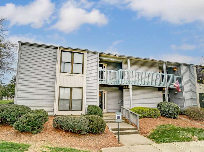 11039 Harrowfield Road, Charlotte, NC 28226.  MLS# CAR4291963, YatesRealty ID 2382. 