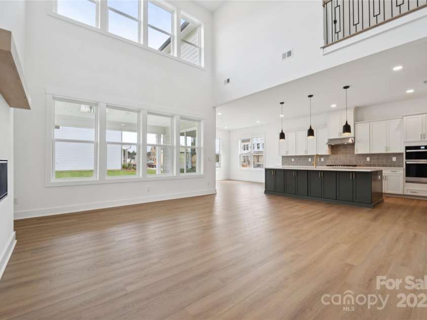 5111 Mint Harbor Way, Charlotte, NC 28269.  MLS# CAR4326116, YatesRealty ID 2382. Great room