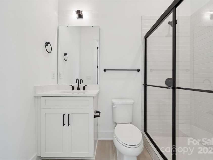 5111 Mint Harbor Way, Charlotte, NC 28269.  MLS# CAR4326116, YatesRealty ID 2382. Secondary bath