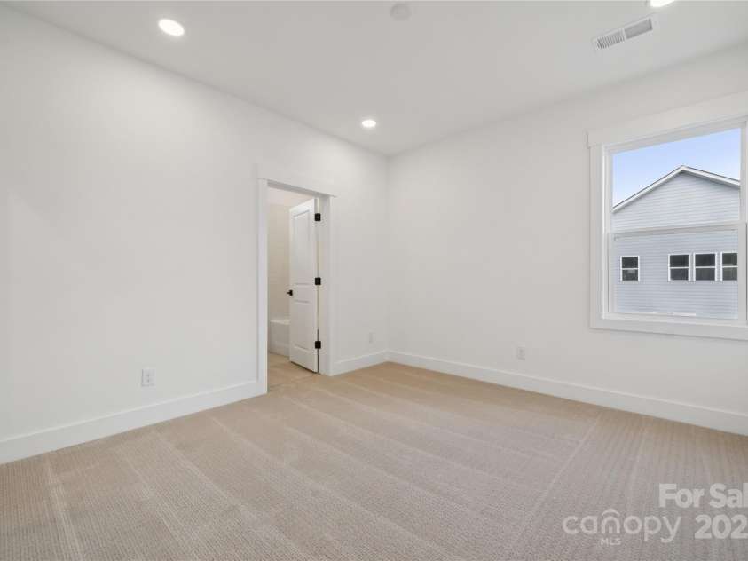 5111 Mint Harbor Way, Charlotte, NC 28269.  MLS# CAR4326116, YatesRealty ID 2382. Secondary en-suite bedroom
