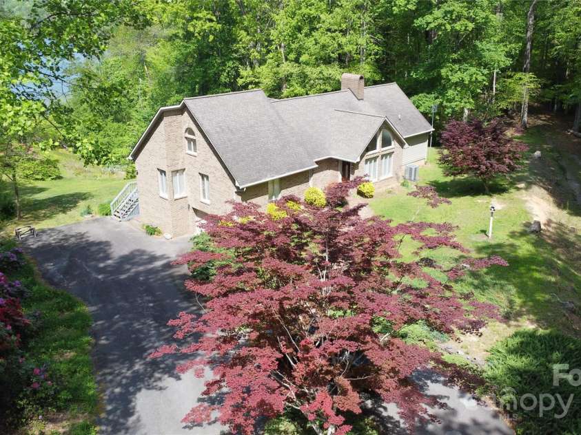 240 Goshen Terrace, Wilkesboro, NC 28697.  MLS# CAR4262846, YatesRealty ID 23821. 