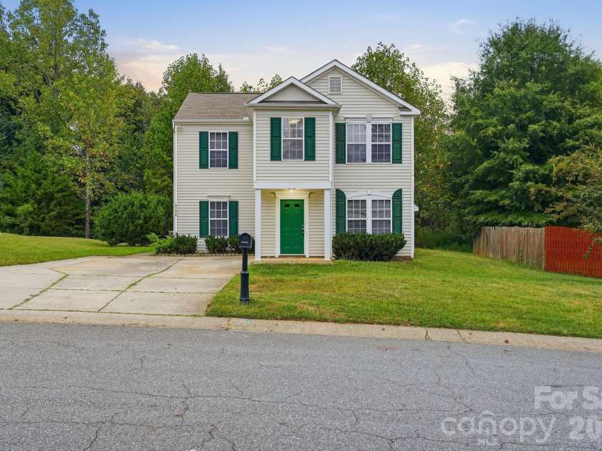 9306 Tiger Lily Lane, Charlotte, NC 28215.  MLS# CAR4429483, YatesRealty ID 23821. 
