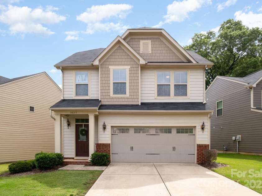 1825 Evergreen Drive, Charlotte, NC 28208.  MLS# CAR4269834, YatesRealty ID 23822. 