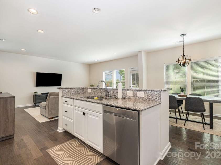 1825 Evergreen Drive, Charlotte, NC 28208.  MLS# CAR4269834, YatesRealty ID 23822. 