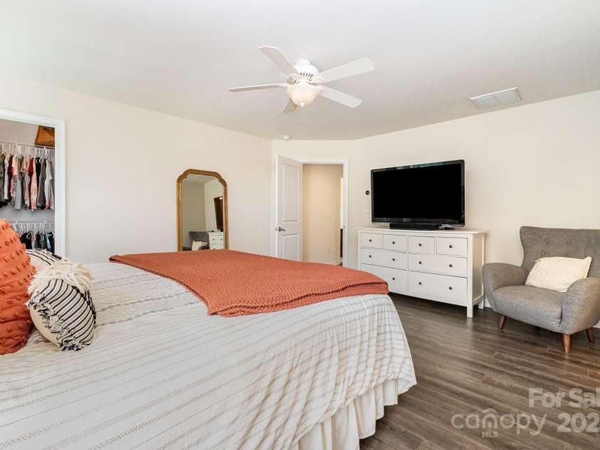 1825 Evergreen Drive, Charlotte, NC 28208.  MLS# CAR4269834, YatesRealty ID 23822. 