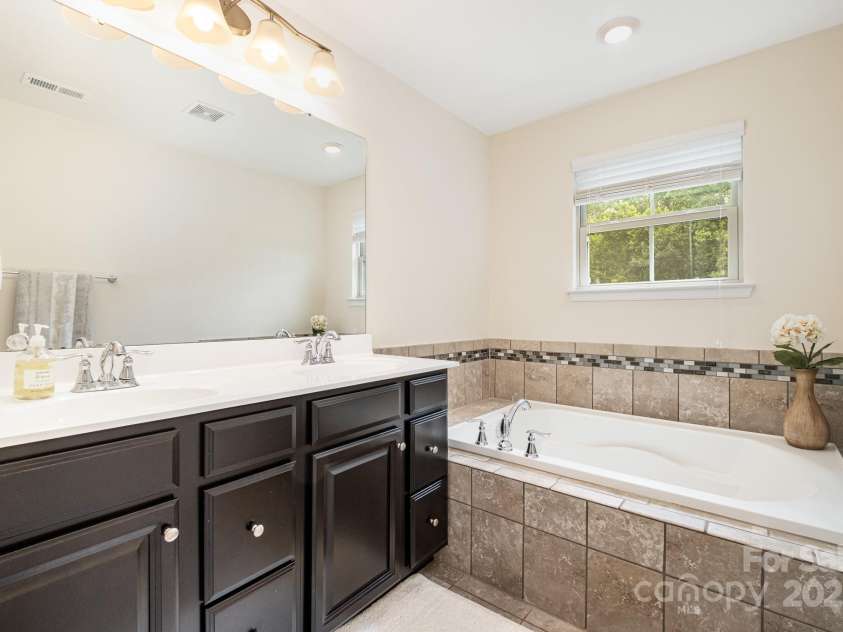 1825 Evergreen Drive, Charlotte, NC 28208.  MLS# CAR4269834, YatesRealty ID 23822. 