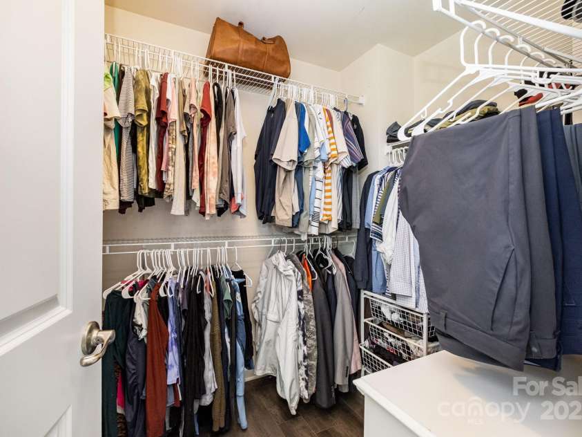 1825 Evergreen Drive, Charlotte, NC 28208.  MLS# CAR4269834, YatesRealty ID 23822. 