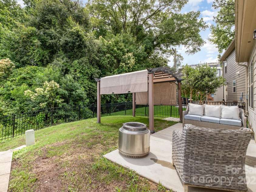 1825 Evergreen Drive, Charlotte, NC 28208.  MLS# CAR4269834, YatesRealty ID 23822. 