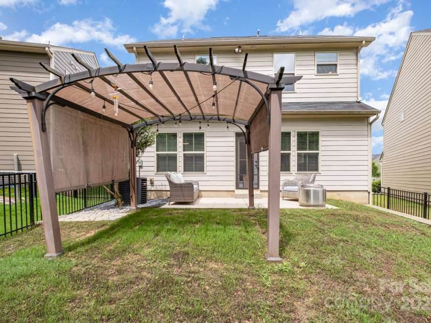 1825 Evergreen Drive, Charlotte, NC 28208.  MLS# CAR4269834, YatesRealty ID 23822. 