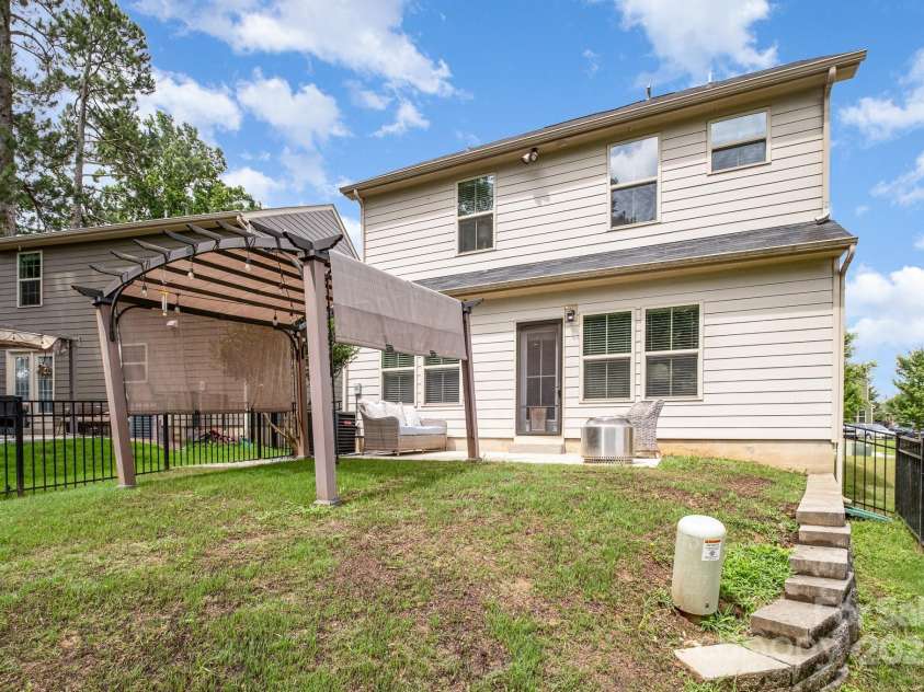 1825 Evergreen Drive, Charlotte, NC 28208.  MLS# CAR4269834, YatesRealty ID 23822. 