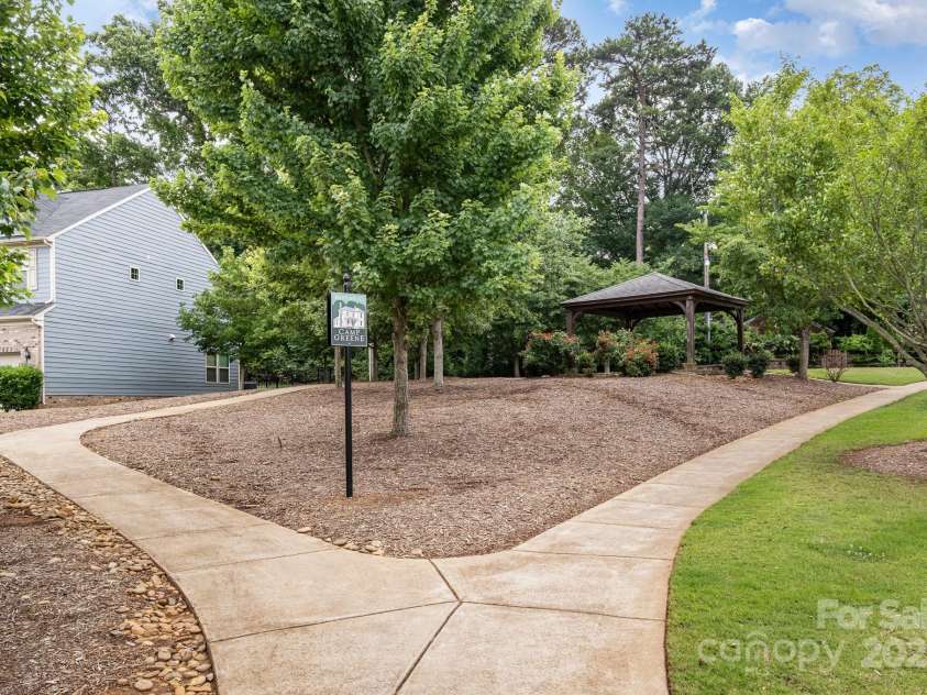 1825 Evergreen Drive, Charlotte, NC 28208.  MLS# CAR4269834, YatesRealty ID 23822. 