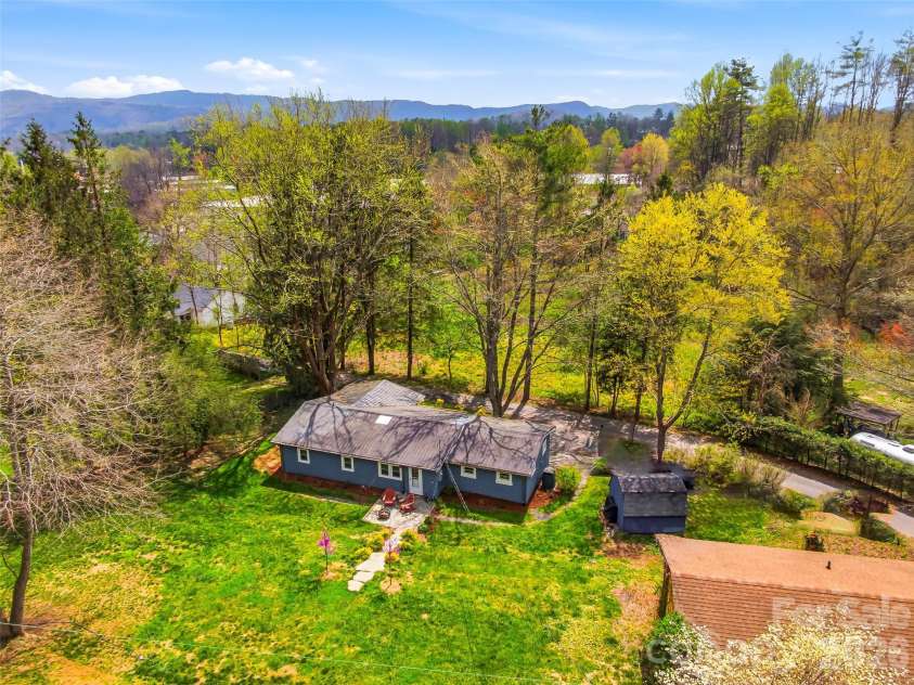 33 Kilpatrick Street, Brevard, NC 28712.  MLS# CAR4363437, YatesRealty ID 23823. 
