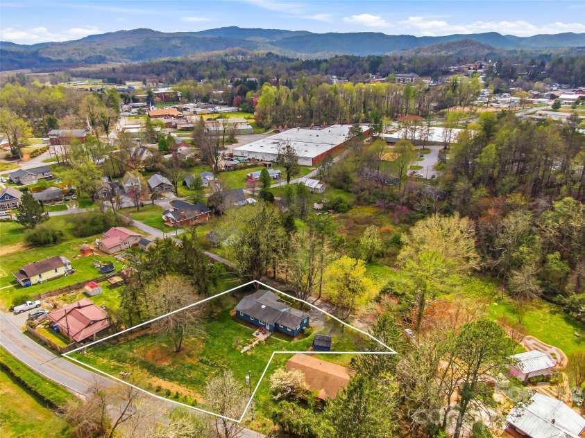 33 Kilpatrick Street, Brevard, NC 28712.  MLS# CAR4363437, YatesRealty ID 23823. 