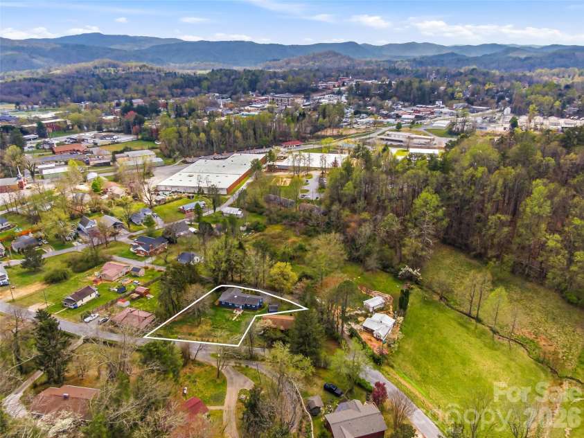 33 Kilpatrick Street, Brevard, NC 28712.  MLS# CAR4363437, YatesRealty ID 23823. 