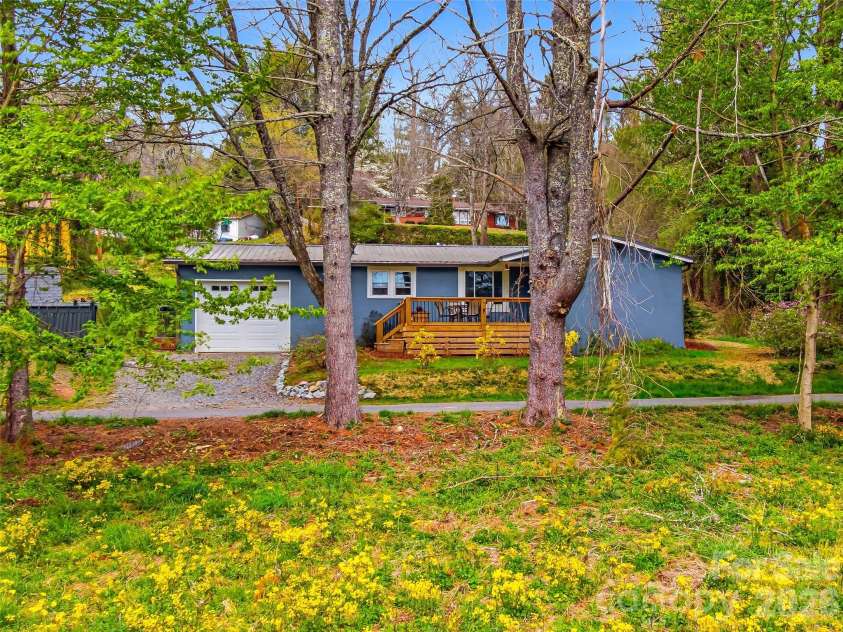 33 Kilpatrick Street, Brevard, NC 28712.  MLS# CAR4363437, YatesRealty ID 23823. 