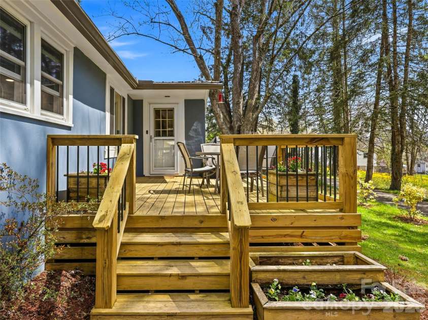 33 Kilpatrick Street, Brevard, NC 28712.  MLS# CAR4363437, YatesRealty ID 23823. 