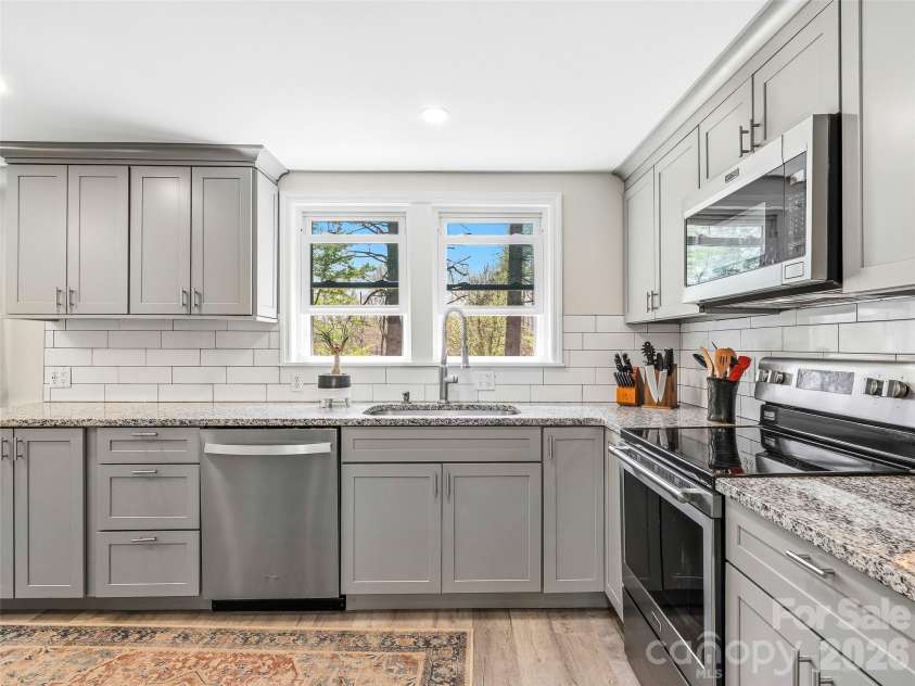 33 Kilpatrick Street, Brevard, NC 28712.  MLS# CAR4363437, YatesRealty ID 23823. 