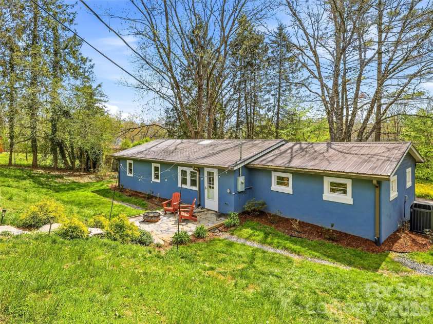 33 Kilpatrick Street, Brevard, NC 28712.  MLS# CAR4363437, YatesRealty ID 23823. 