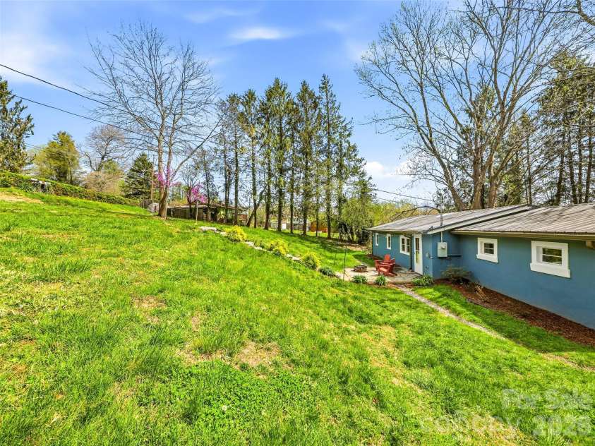33 Kilpatrick Street, Brevard, NC 28712.  MLS# CAR4363437, YatesRealty ID 23823. 