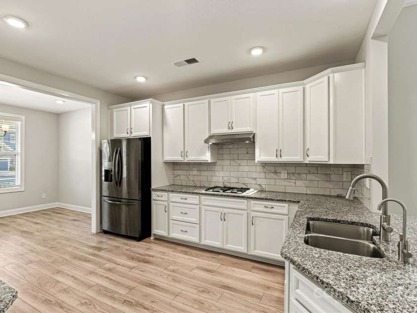 7315 Surprise Court, Charlotte, NC 28215.  MLS# CAR4276101, YatesRealty ID 23823. All appliances convey—this beauty is truly move-in ready!