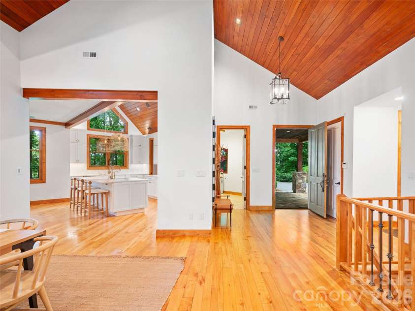 71 Chestnut Hill Road, Spruce Pine, NC 28777.  MLS# CAR4380652, YatesRealty ID 23824. 