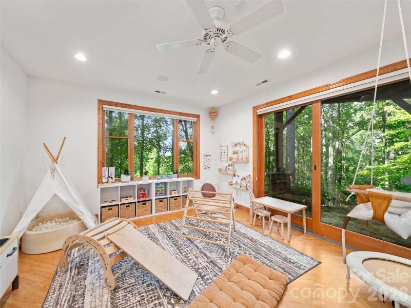 71 Chestnut Hill Road, Spruce Pine, NC 28777.  MLS# CAR4380652, YatesRealty ID 23824. 