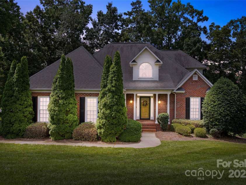 803 Woodmoore Lane, Kannapolis, NC 28081.  MLS# CAR4272480, YatesRealty ID 23824. 
