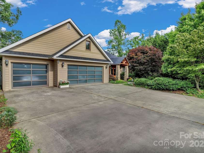 107 Stonegate Drive, Arden, NC 28704.  MLS# CAR4276294, YatesRealty ID 23825. 