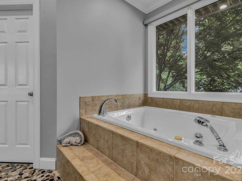 107 Stonegate Drive, Arden, NC 28704.  MLS# CAR4276294, YatesRealty ID 23825. 