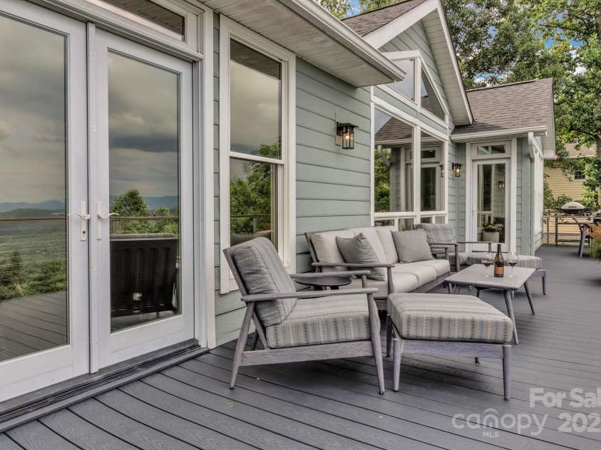 107 Stonegate Drive, Arden, NC 28704.  MLS# CAR4276294, YatesRealty ID 23825. 
