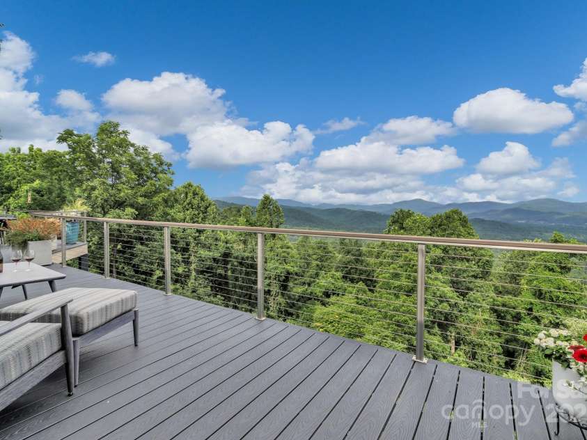 107 Stonegate Drive, Arden, NC 28704.  MLS# CAR4276294, YatesRealty ID 23825. 