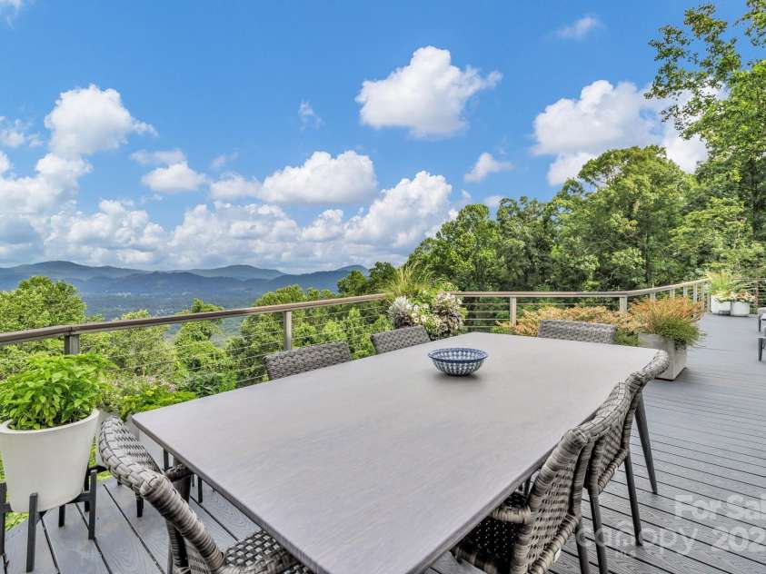 107 Stonegate Drive, Arden, NC 28704.  MLS# CAR4276294, YatesRealty ID 23825. 