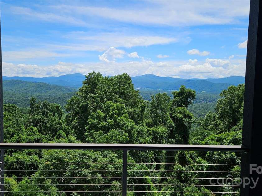 107 Stonegate Drive, Arden, NC 28704.  MLS# CAR4276294, YatesRealty ID 23825. 