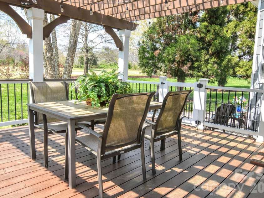 8224 Glamorgan Lane, Matthews, NC 28104.  MLS# CAR4361196, YatesRealty ID 23825. 
